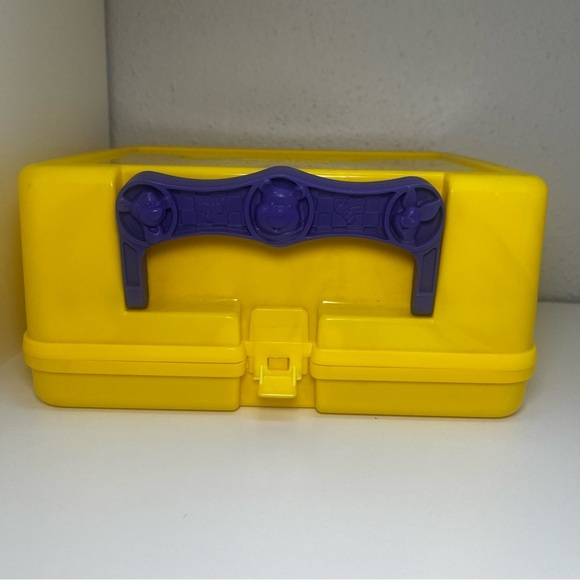 Disney Winnie the Pooh Yellow Plastic Lunchbox - Picture 5 of 12